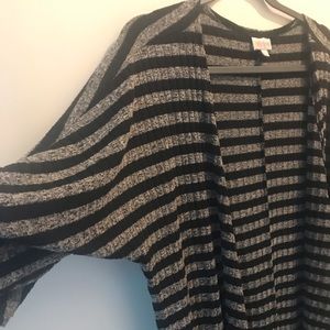Excellent condition Lularoe Lindsay.